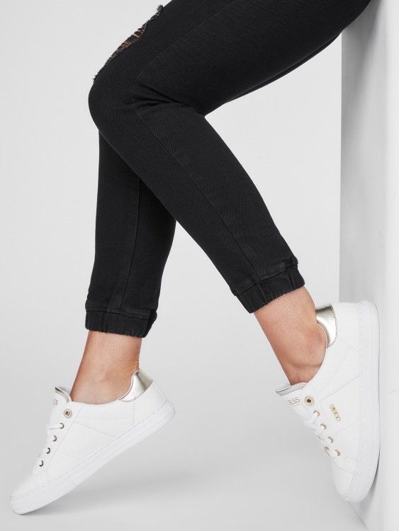 Panna Guess погледнете ниски кецове от изкуствена кожа