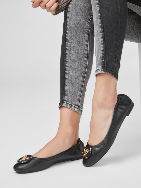 черни балетни апартаменти с лого Guess Senna