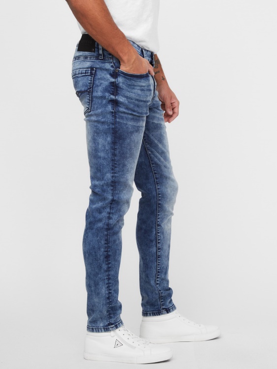 естествени тесни дънки Guess Sammy с много пране