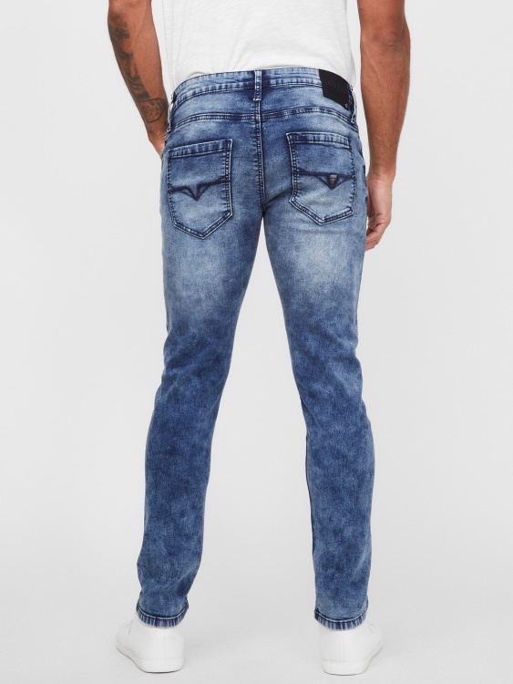 естествени тесни дънки Guess Sammy с много пране