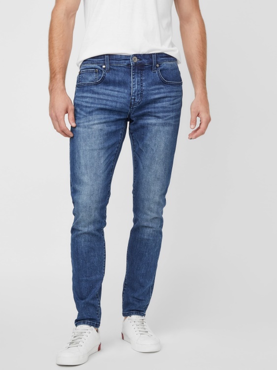средно изпирани модерни тесни дънки Guess Avalon