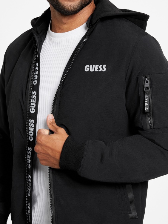 саул яке с качулка джет черно Guess
