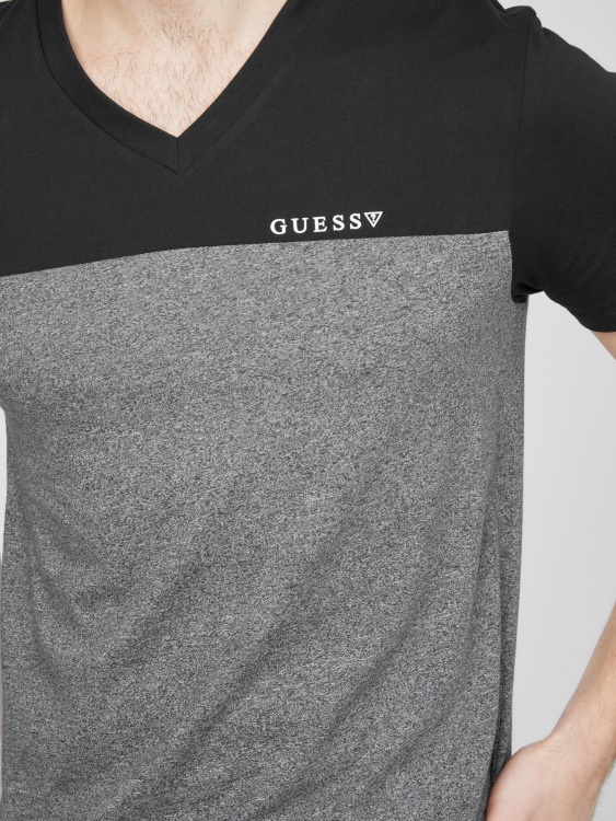Ganton тениска с V-образно деколте с блокиран цвят, черна тениска Guess
