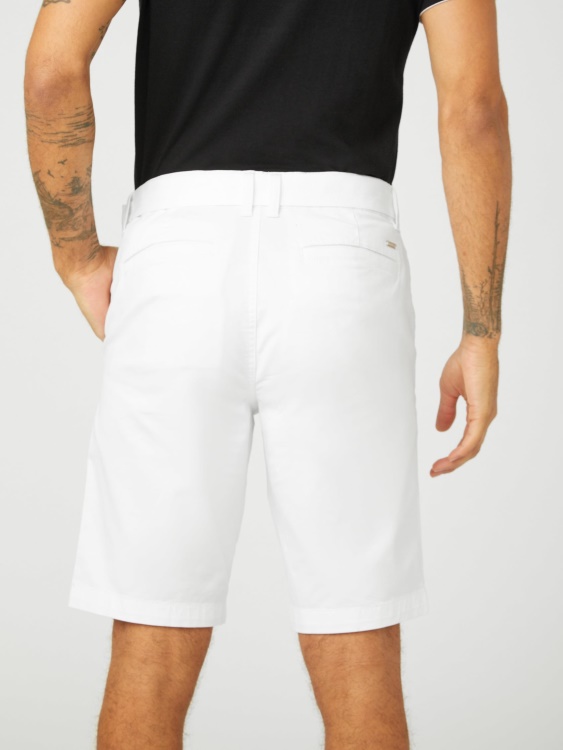 чисти бели къси панталони с плоска предна част