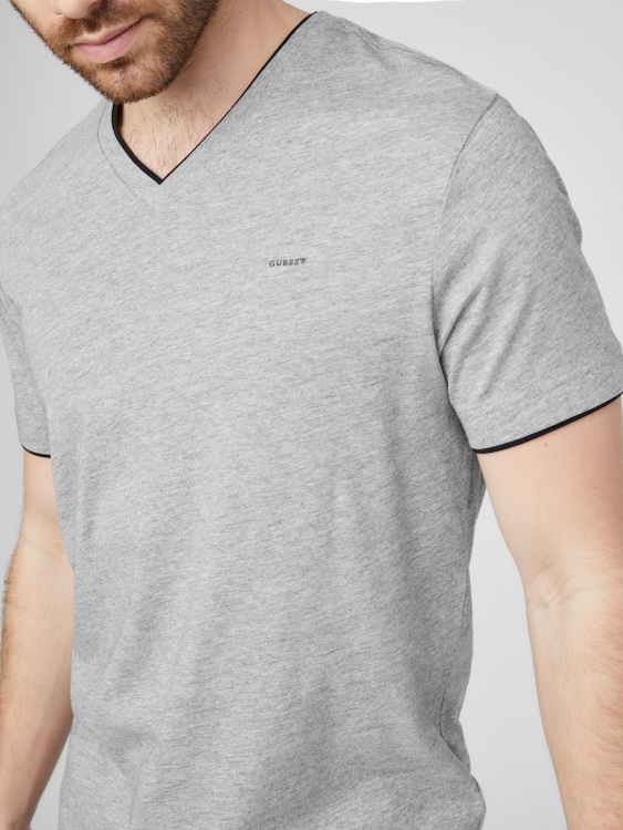 Armin Heathered тениска с V-образно деколте светло хедър сиво Guess