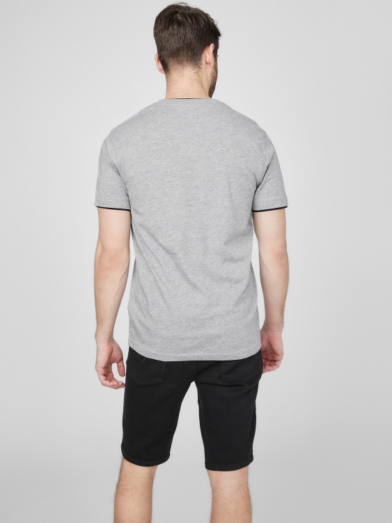 Armin Heathered тениска с V-образно деколте светло хедър сиво Guess