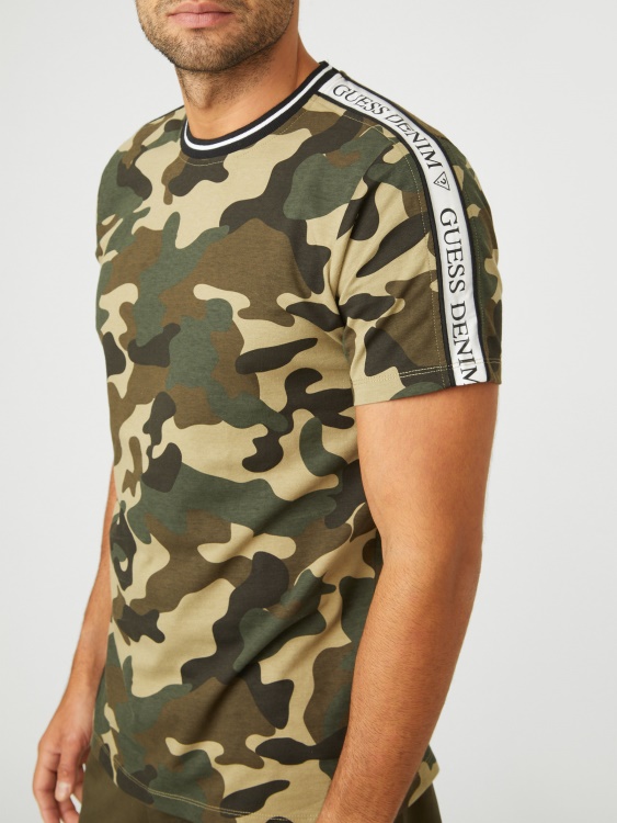 камуфлажна тениска с лого Hyatt Camo Guess