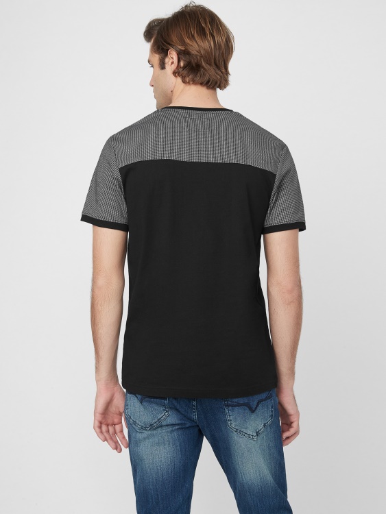 Franz тениска с цепка Guess Jet Black