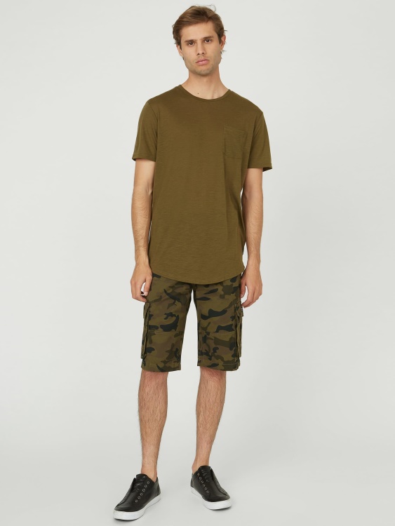 камуфлажно зелено Karl Camo карго шорти Guess