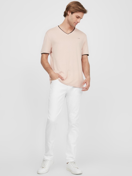 Armin тениска с V-образно деколте Guess Vapor Rose