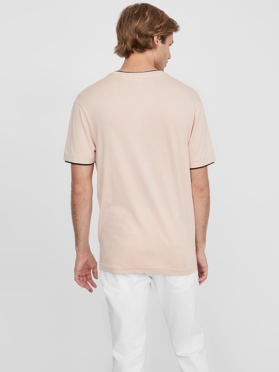 Armin тениска с V-образно деколте Guess Vapor Rose