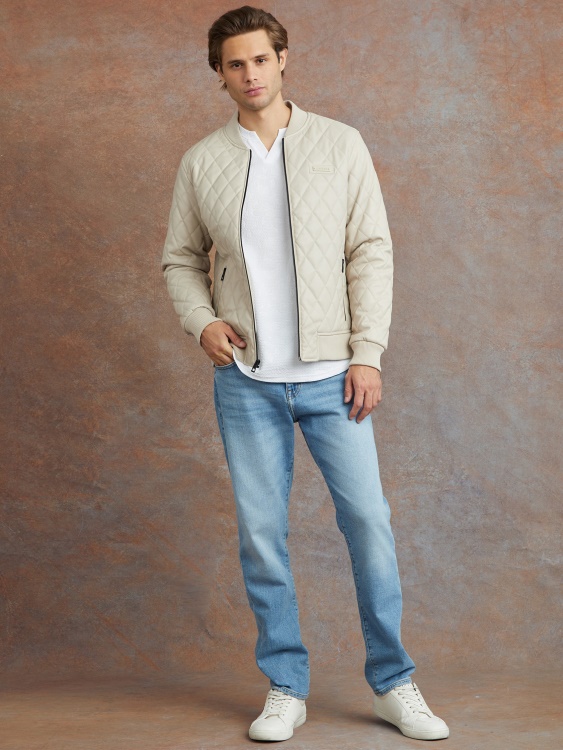Guess Nicks прави дънки от 90-те средно изпирани