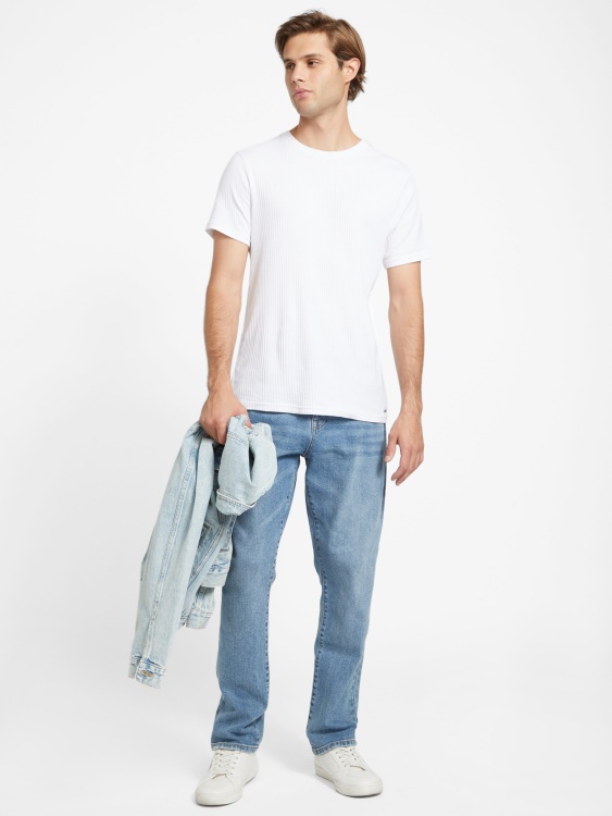 Guess Nicks прави дънки от 90-те средно изпирани