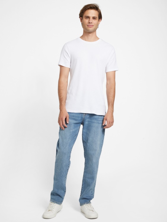 Guess Nicks прави дънки от 90-те средно изпирани