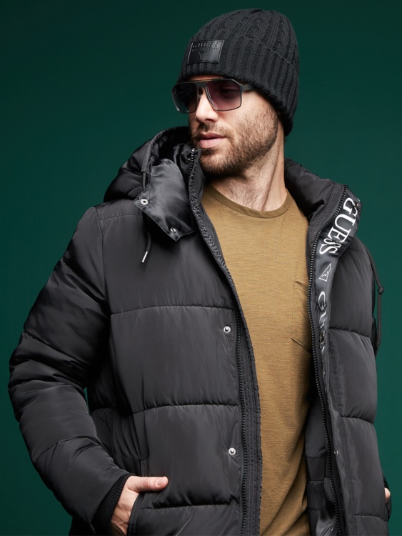 плетена шапка Guess черна