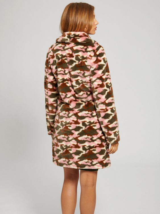 Amira Camo палто от изкуствена кожа Guess Camou розово комбо
