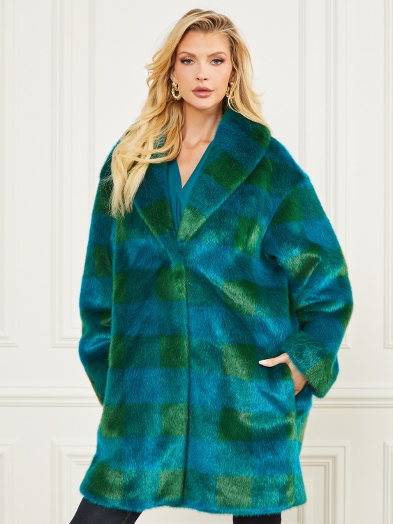 Rochelle Guess зелено палто и бермудско синьо би