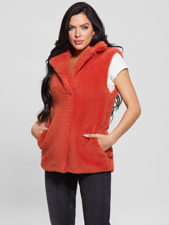 пламтяща червена жилетка на дела предполагам