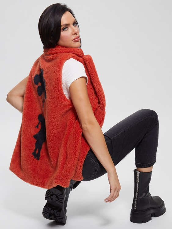 пламтяща червена жилетка на дела предполагам