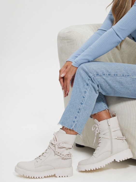 Olisie катарама помощни ботуши Guess слонова кост 150