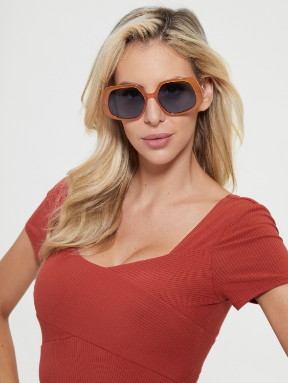 голи квадратни слънчеви очила Guess