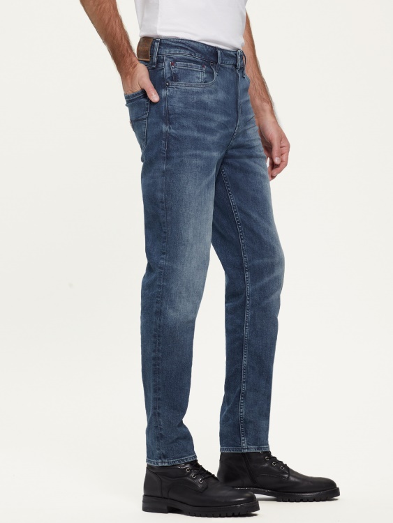 Guess Eco Drake Jeans процес