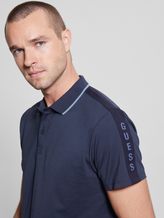 копринено синя поло тениска с лента за пике Guess