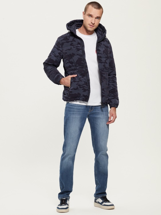 камуфлажно яке с пейсли, синя камуфлажна бандана Guess