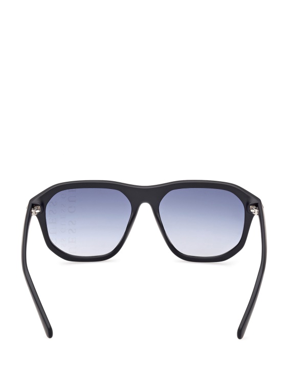 Guess пластмасови навиг слънчеви очила черни